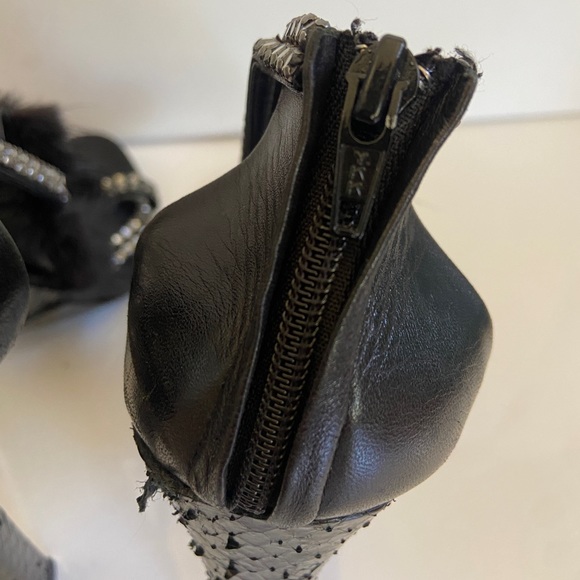 Gucci Black Leather & Rabbit Fur High Heels - Picture 11 of 13